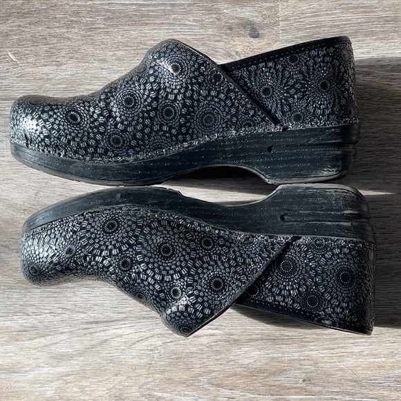 Dansko Clogs Size 37 ( US 6.5-7) - Picture 3 of 16